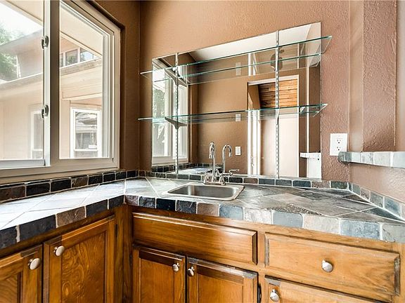5th image of 3009 Collin Ct