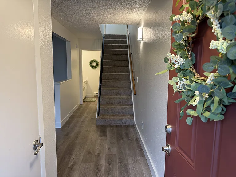 West Royal Apartments — Photo 16