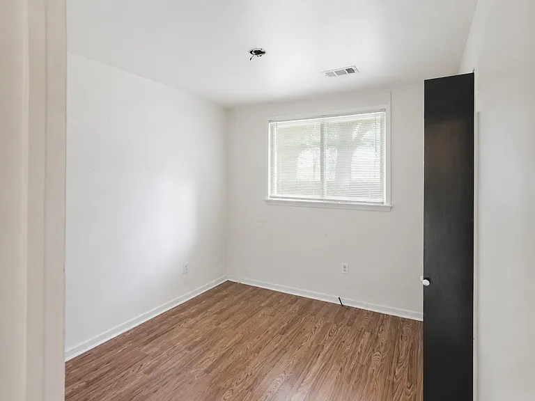6513 Abraham Lincoln Dr — Photo 8
