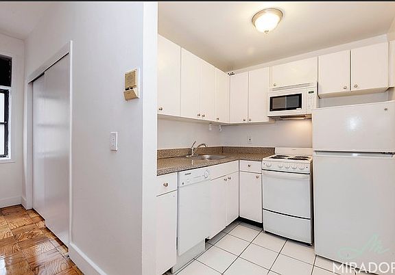 3rd image of 132 E 45th St APT 7C