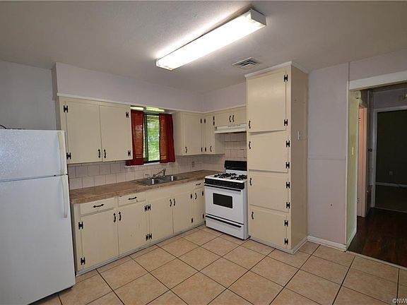 4th image of 3404 Saline Dr