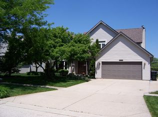 1500 Creekside Dr, Hoffman Estates, IL 60169