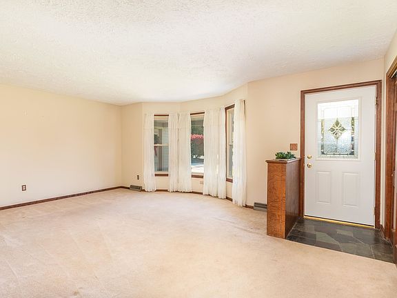 4th image of 1705 Gentian Dr SE
