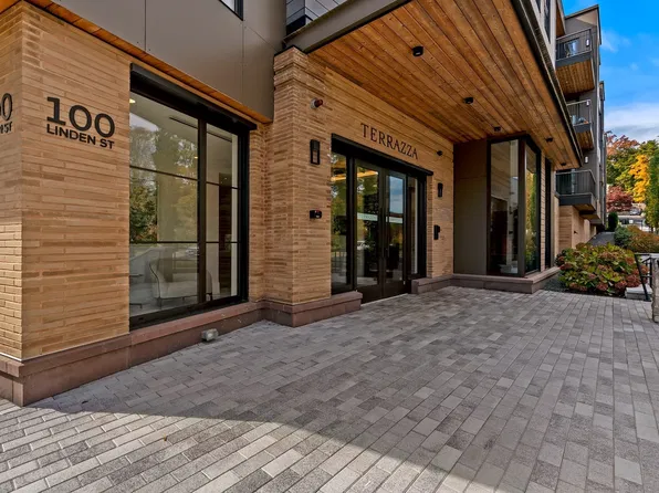 100 Linden St #109, Wellesley, MA 02482