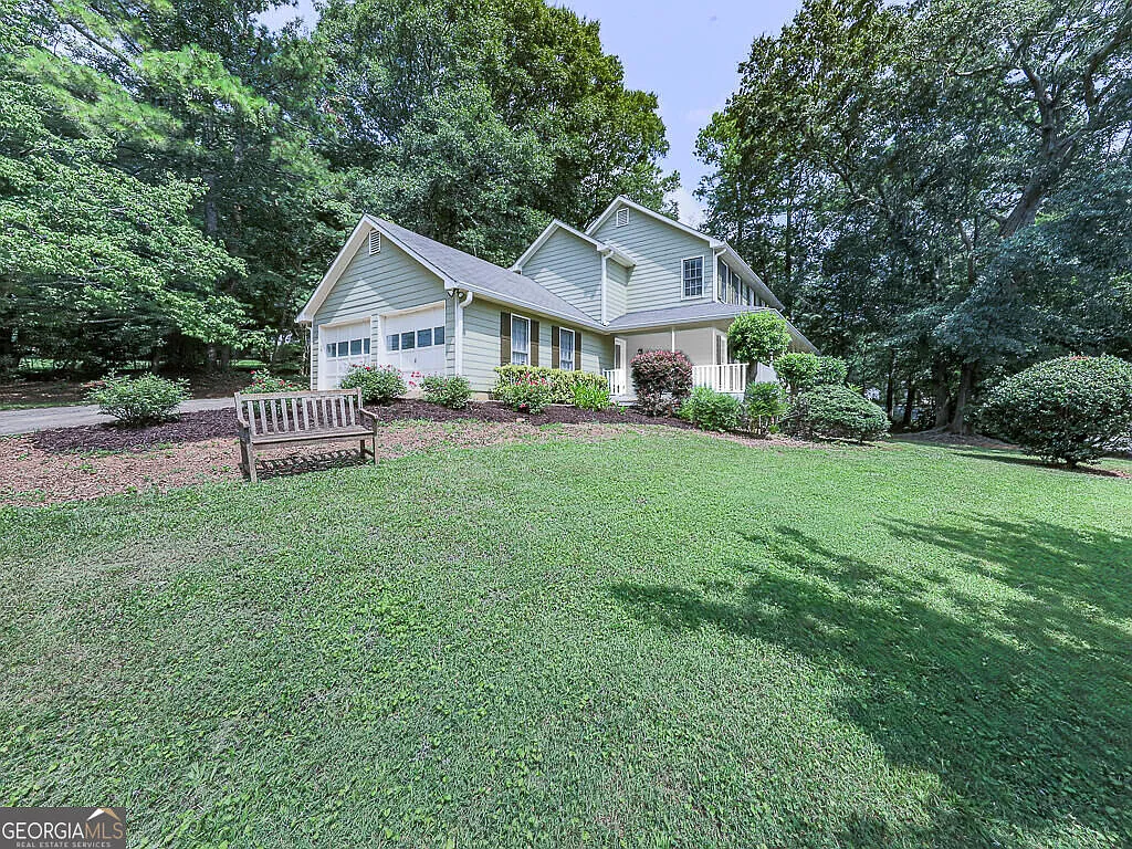 3 bed, 2.0 bath, 1818 sqft, $2,825 — Photo 2