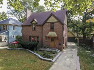 238 Sunset Ave, Aurora, IL 60506