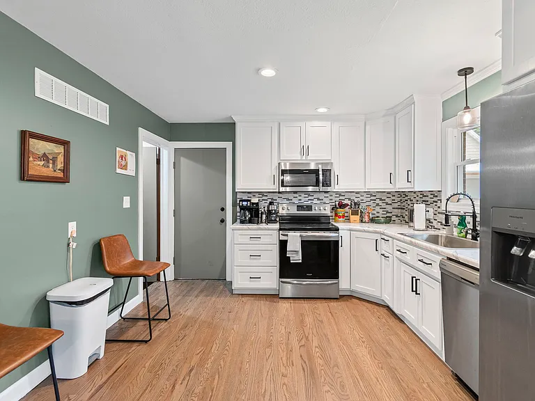 210 N Virginia St — Photo 5