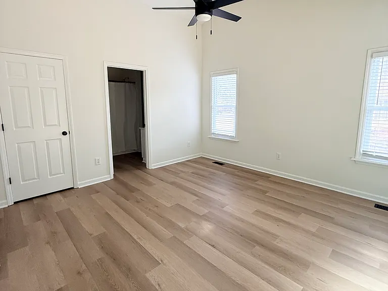 703 Saint Catherines Dr — Photo 5