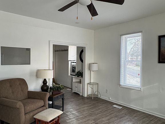 4th image of 220 Houston Ave #220