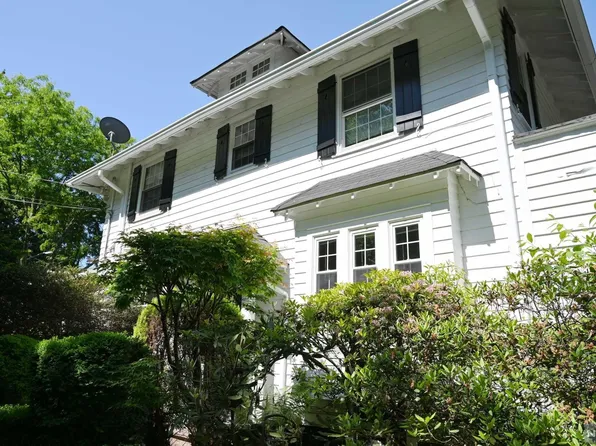 11 Sisson Ter, Tenafly, NJ 07670