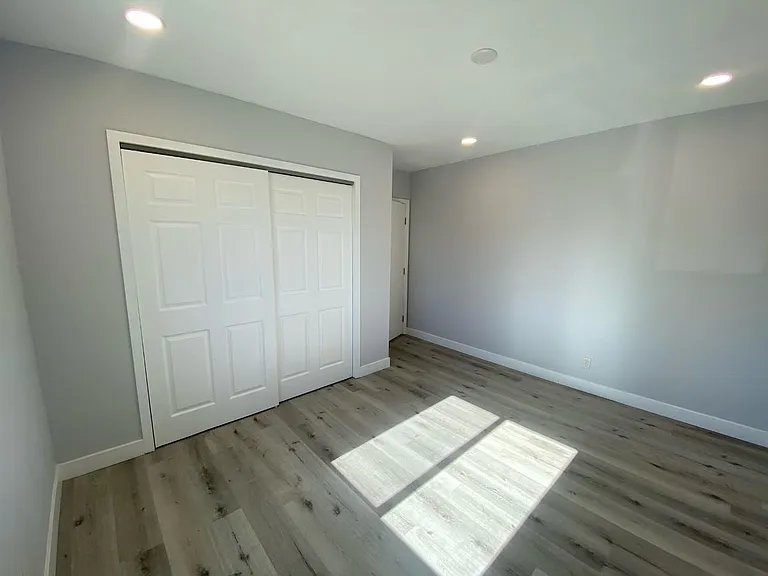 1057 E Hyde Park Blvd #A — Photo 15