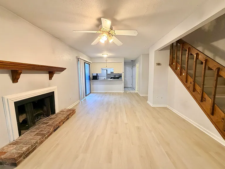 782 Timberway Ct — Photo 3