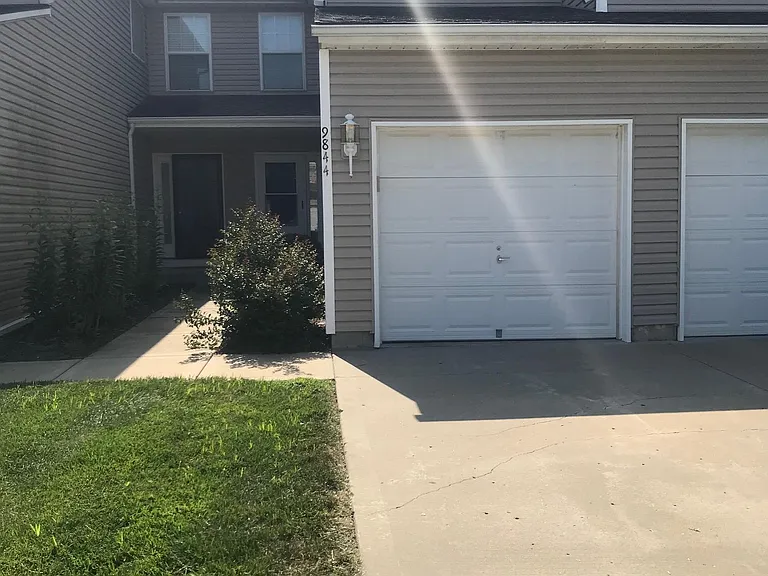 9844 N Lewis Ave — Photo 1