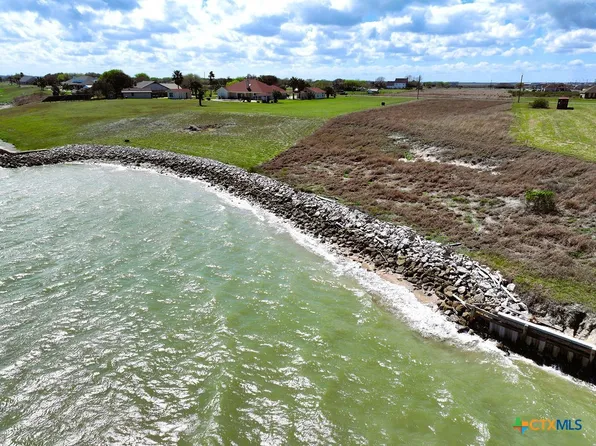 39 N Bay Shore Dr, Pt Lavaca, TX 77979