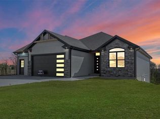 709 Apache Ct, Smithville, MO 64089