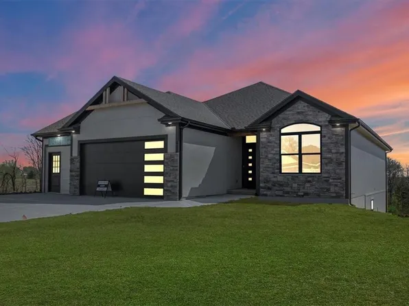 709 Apache Ct, Smithville, MO 64089