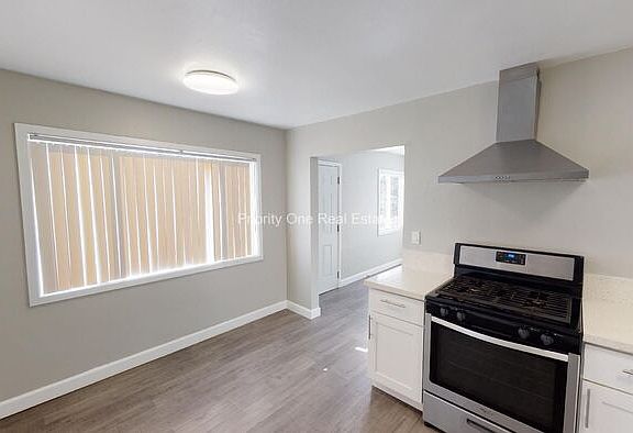 4th image of 277 Cedar Ave Unit B