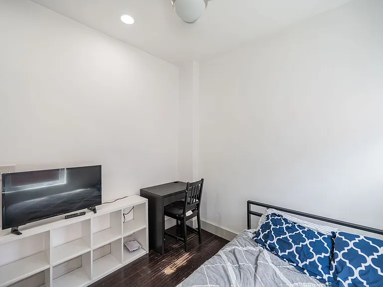1770 Waterloo St — Photo 17