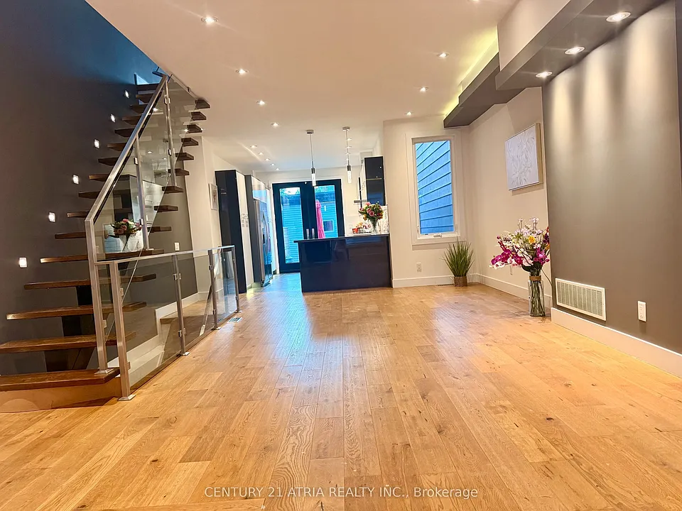10 Palmerston Ave