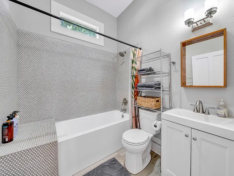 210 Sadie St — Photo 10