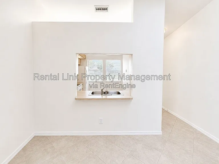 320 SW 3rd Pl #2 — Photo 10