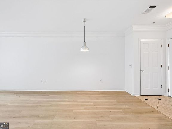 5th image of 3334 Peachtree Rd NE APT 905