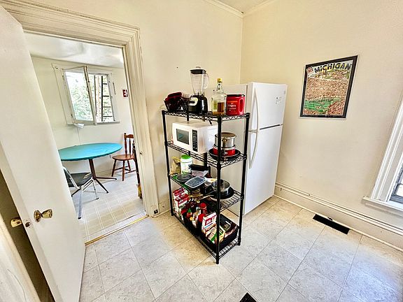 5th image of 331 Packard St APT 3A