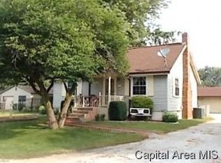 114 W North St, Girard, IL 62640
