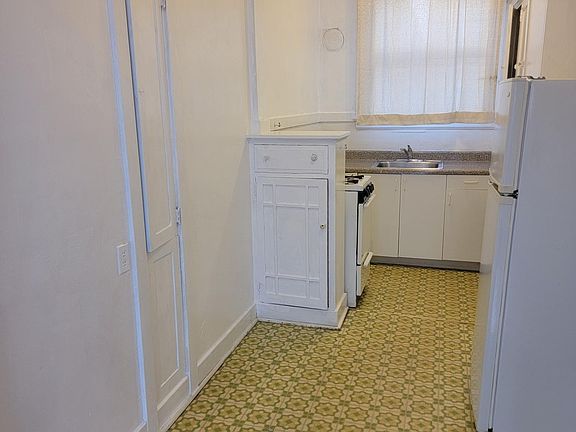 3rd image of 1390 Broadway St #4