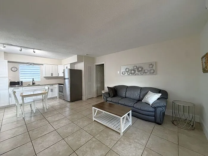 1196 Angle Rd #B — Photo 3