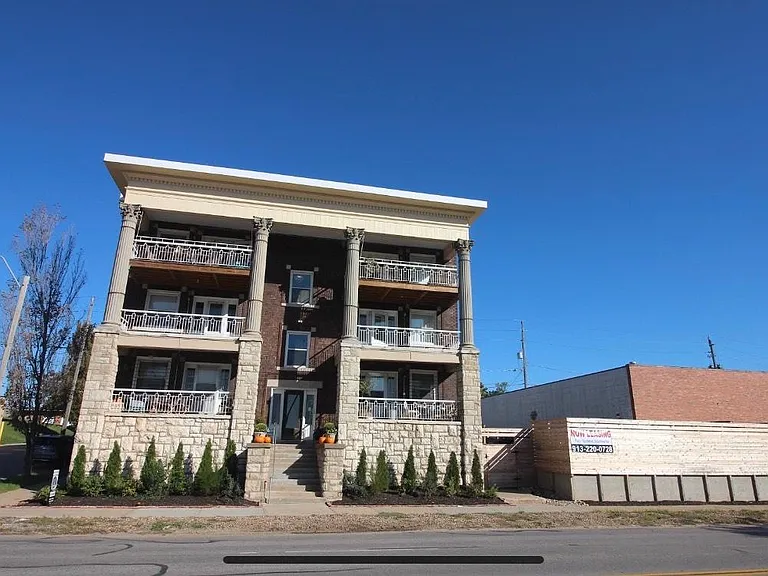 2733 Gillham Rd #2 — Photo 1