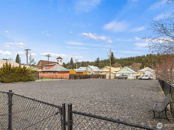 4th image of 208 W First Street