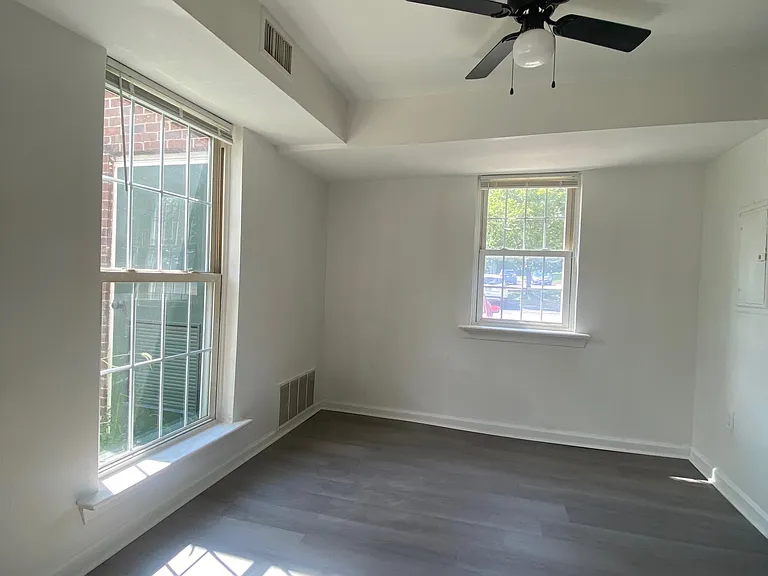 1006 Middleton Pl — Photo 7