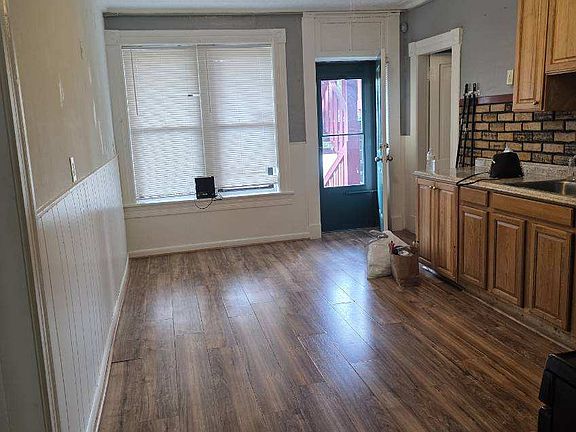 5th image of 649 S Summer St #5-L