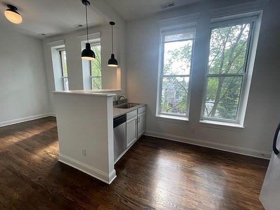 5th image of 651 N Paulina St APT 2S