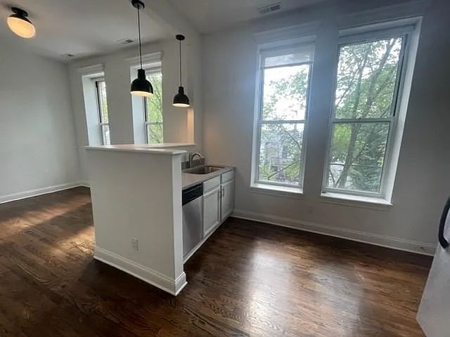 651 N Paulina St #2S — Photo 5