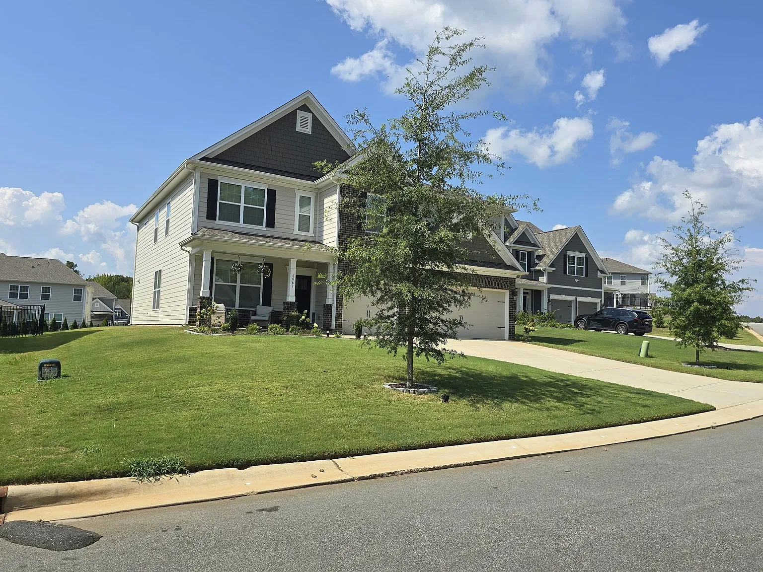 5 bed, 3570 sqft, $4,500 — Photo 2
