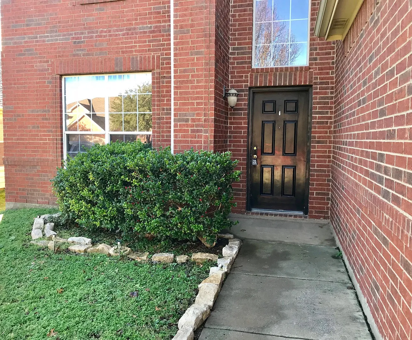 Beautiful 2 Story Off Bonds Ranch — Photo 3