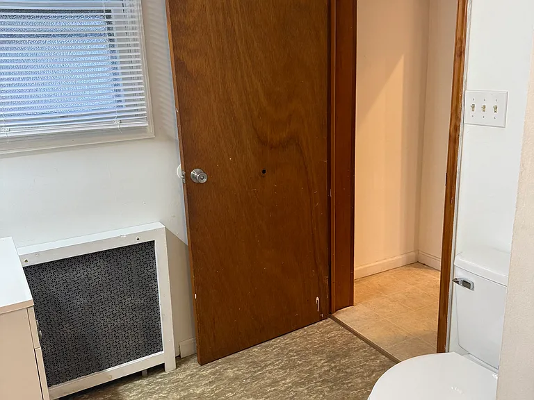417 Mortimer St — Photo 16