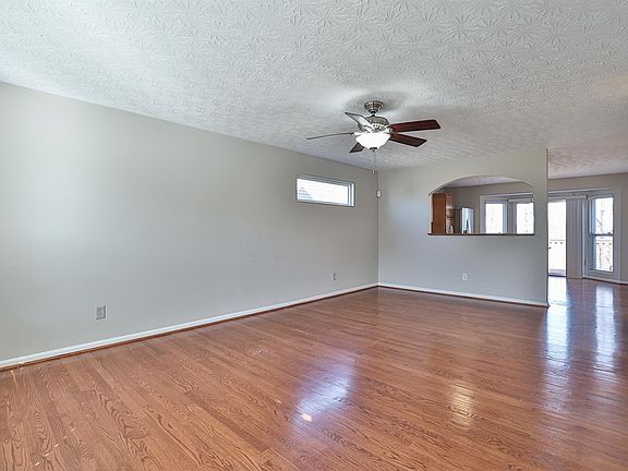 4th image of 2121 Antoinette Way