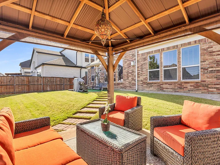 5520 Palisades Dr — Photo 22