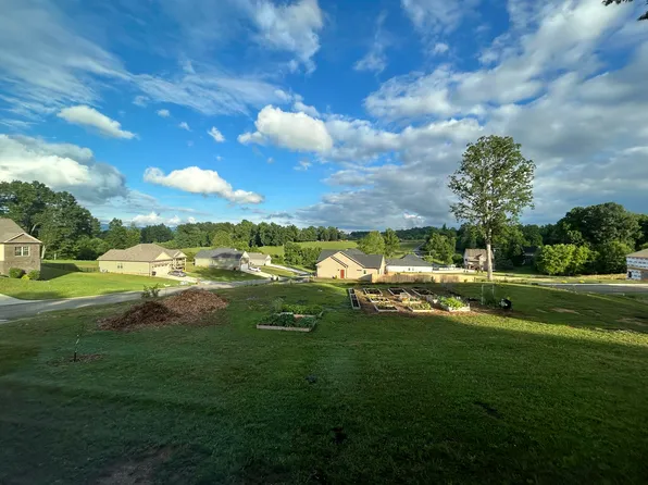 737 Pasture Ridge Rd, Piney Flats, TN 37686
