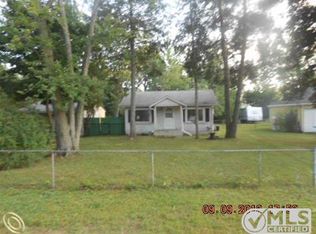 5749 Graves St, Waterford, MI 48327