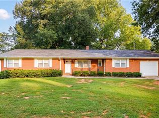 112 Delta St, Lexington, NC 27295
