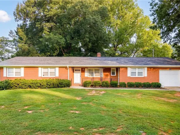 112 Delta St, Lexington, NC 27295