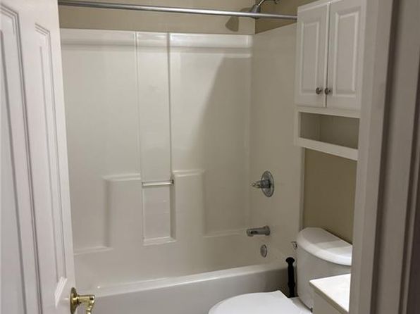 100 Riverwalk Ln, Jamestown, NC 27282
