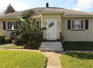 121 Ardella St, Gates, NY 14606