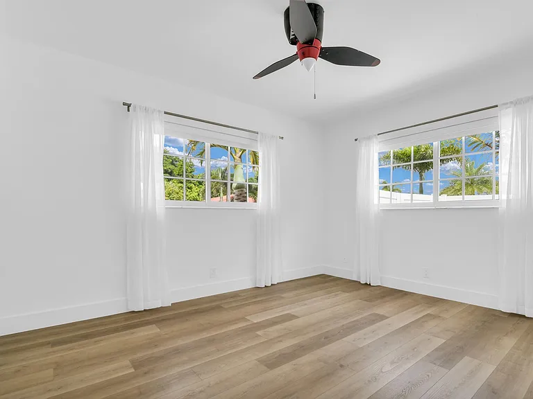 701 Appleby St — Photo 33