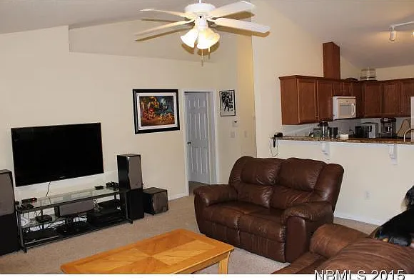 3 bed, 2.0 bath, 1978 sqft, $1,800 — Photo 4