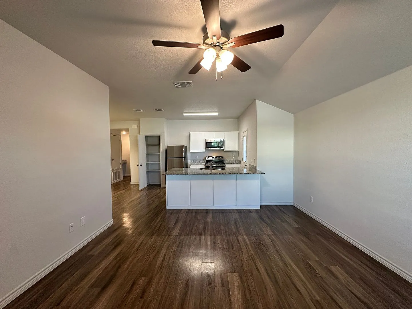 1704 Clovis — Photo 4